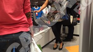 Anna Lesko, asa cum nu ai vazut-o NICIODATA! A fost filmata alaturi de baietelul ei, intr-un mall din Capitala!