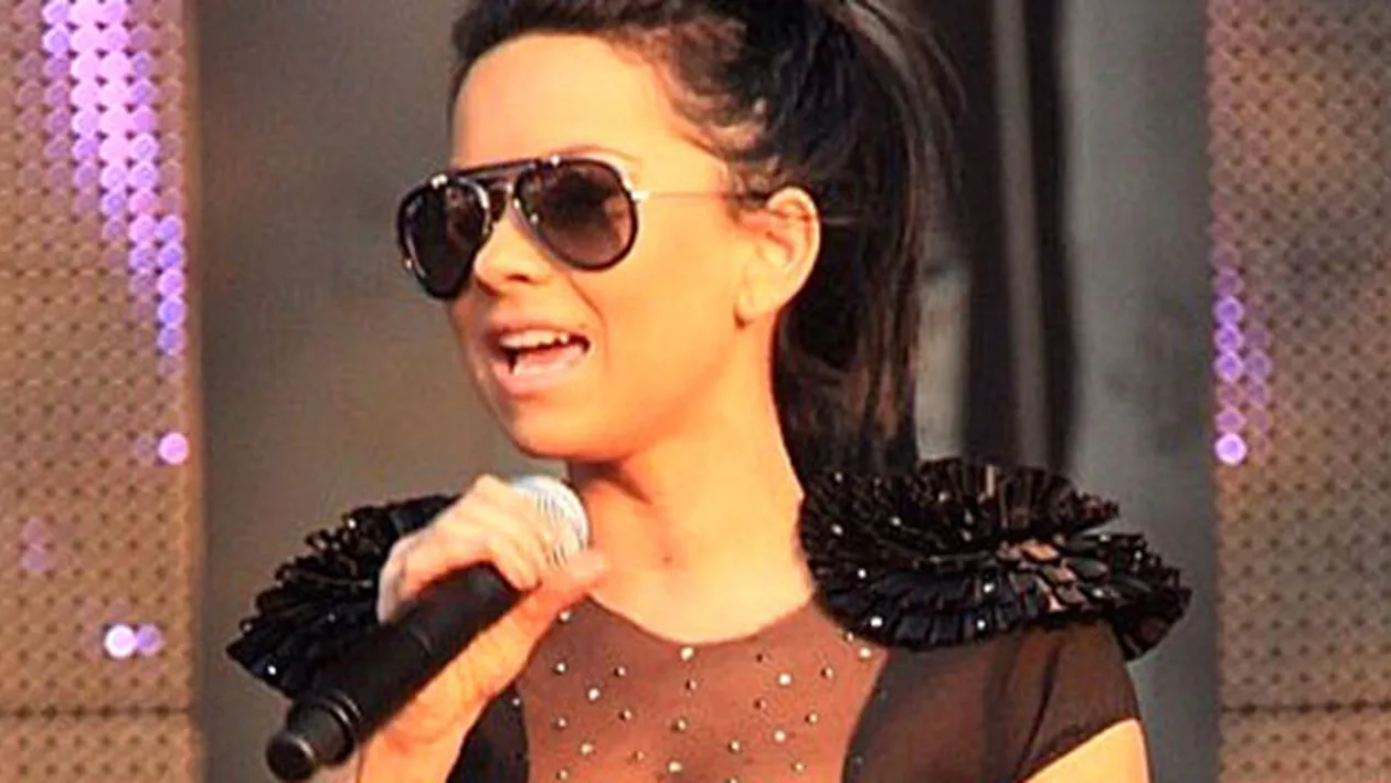 Sutienul lipseste din peisaj! Inna, senzuala chiar si intr-un tricou banal! Vezi de ce a primit peste 30 de mii de like-uri