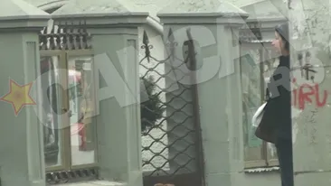 Magda Catone trista si ingandurata, la un pas sa cada pe strada inainte sa se roage in Biserica si sa puna acatiste!