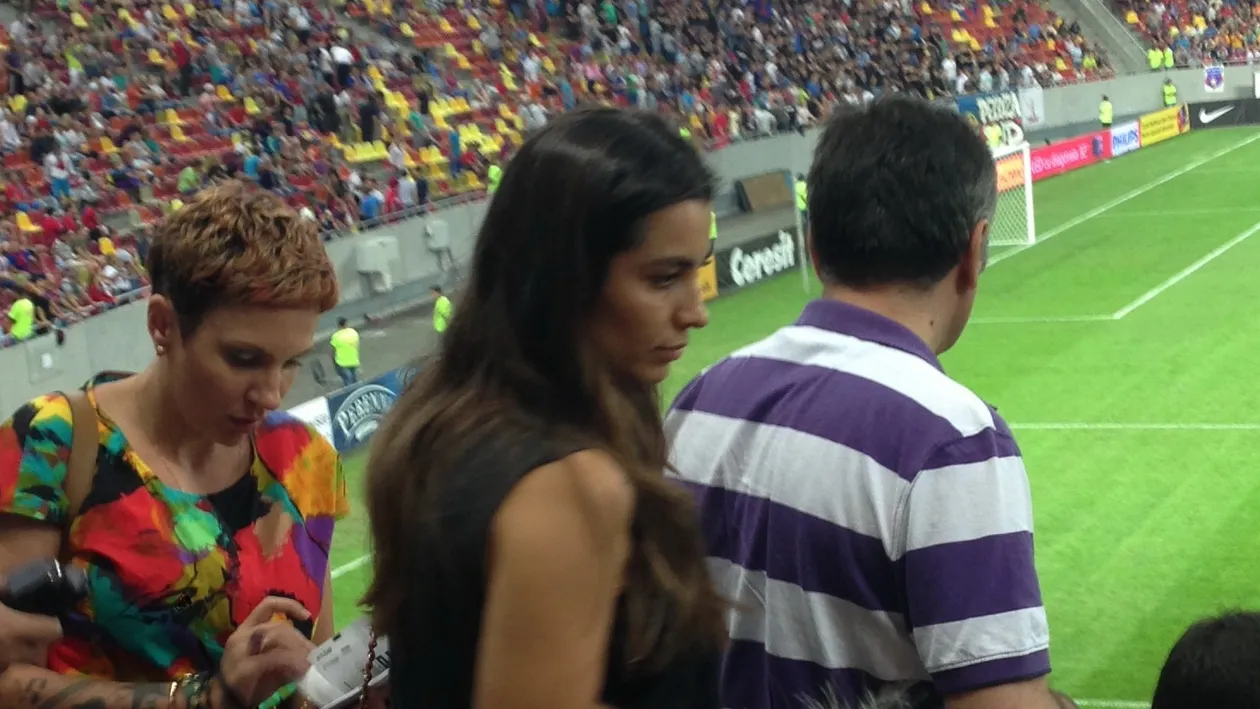 Lili Sandu s-a intors la o dragoste mai veche. Actrita a iesit ca fetele la… meci!