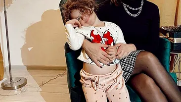 Cristina Șișcanu și fiica sa, protagonistele unui moment inedit, la TV. Ce s-a întâmplat în timp ce făceau „curățenie” printre haine. FOTO