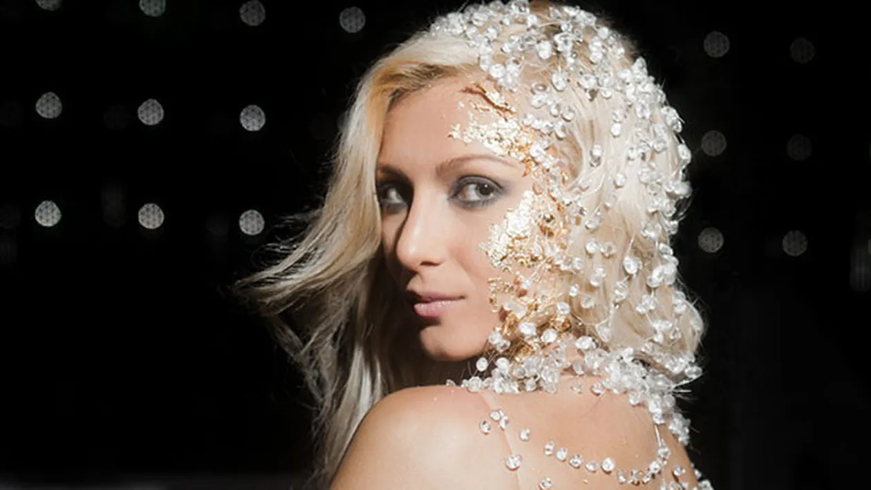 Lora, jignită in ultimul hal de o femeie: Imi pare bine că esti bolnavă. Mă rog să mori! Cum a reactionat cântăreaţa