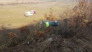 Accident grav în Giurgiu. S-au răsturnat cu mașina pe câmp și au rămas încarcerați