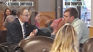Mare bizarerie la Starbucks Pipera: îşi bea cafeaua cu Nr. 2 al Ambasadei SUA şi după îl jigneşte profund pe Preşedintele TRUMP!