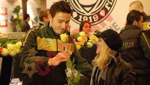 Cristea a impartit flori clujencelor de 8 martie