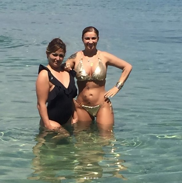 Anamaria Prodan a stârnit un val de controverse după ce s-a afișat în costum de baie: ” Doliul a apus în fața banilor”