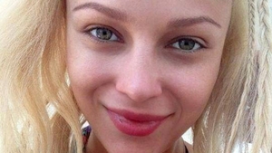 Lora, supărată rău din cauza unor fani: "Am inceput să primesc mesaje foarte idioate". Ce a enervat-o pe frumoasa cântăreaţa
