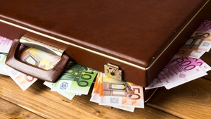 O femeie credea că și-a găsit dragostea vieții, după ce a cunoscut un ”prinț” nigerian. Ce s-a întâmplat după ce i-a trimis 200.000 euro