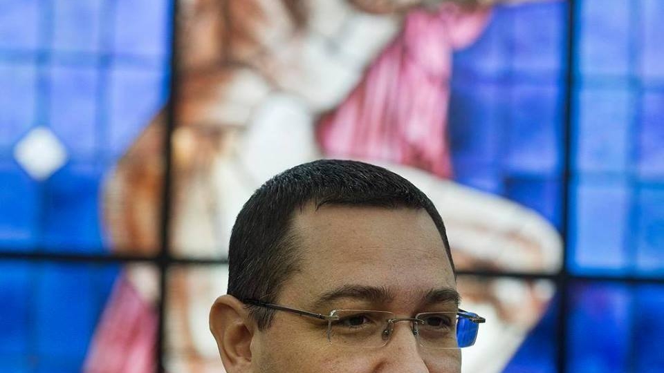 Victor Ponta, primul politician român care a acceptat să fie luat la „roast” de comedianți români! Reacția lui Micutzu: „Eu am insistat!”