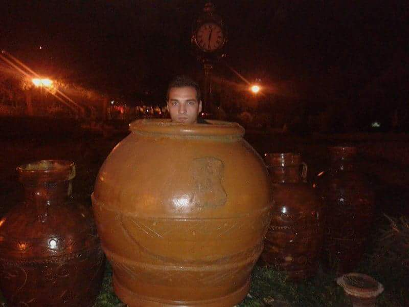 EXCLUSIV: „Mascaţii” l-au reţinut! Îi racola de pe Facebook şi… Ce ritual sălbatic avea un cunoscut bisexual din Bucureşti care îşi chinuia amanţii