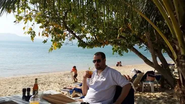 Unul din doctorii implicati in “Dosarul silicoanelor” se bucura la orice leu. Afla cum fenta statul