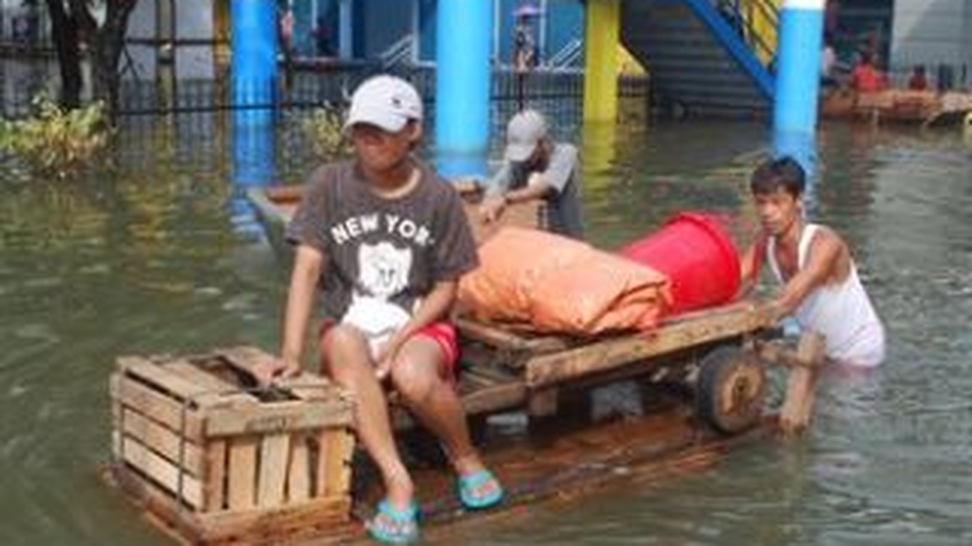Peste 7.000 de persoane au fost evacuate din cauza inundatiilor din Kazahstan