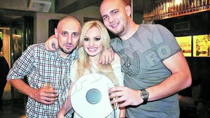 I-a interzis sa se lase fotografiata de alt barbat! Alexandra Stan are probleme cu iubitul