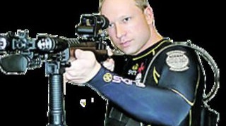 Anders Breivik, criminalul din Norvegia, a sunat la politie, in mijlocul masacrului, sa se predea
