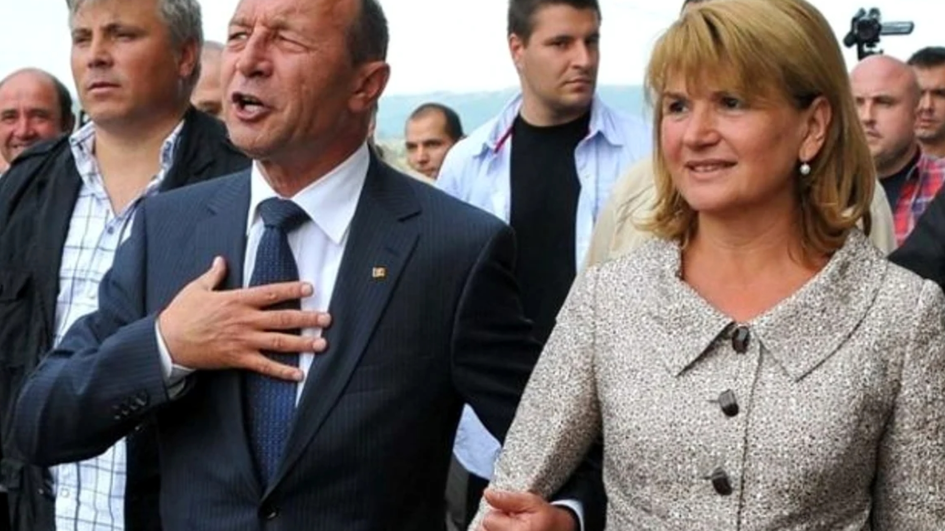 Nu e o glumă! Ce sumă primește lunar Maria Băsescu de la stat