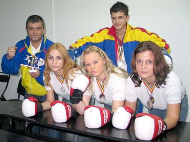 Boxul românesc este în doliu. Un dublu campion naţional s-a sinucis! Şi-a tăiat venele în propria maşină