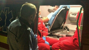 Tentativă de suicid, oprită de polițiști în ultimul moment. Bărbatul și-a amenințat soția că se aruncă în lac