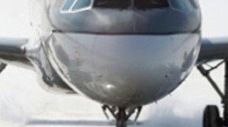 Un avion a aterizat de urgenta pe Aeroportul Timisoara! Un copil care se afla la bord avea probleme medicale