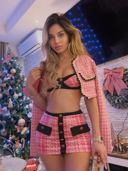 Donatorii-fantomă pompează mii de dolari în live-uri, iar Andreea Bostănică conduce detașat clasamentul. Câți bani a strâns influencerița într-o singură zi