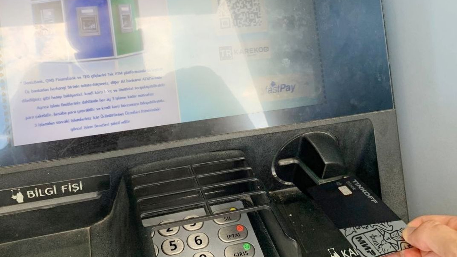 Card cu 400 de euro pe lună pentru familiile care se încadrează în această categorie. Ce condiții trebuie să fie îndeplinite