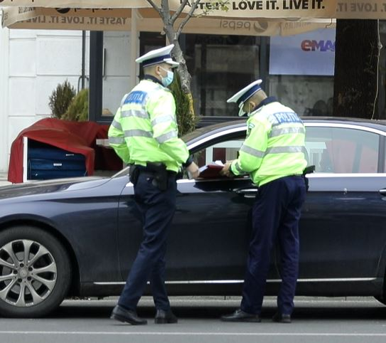 Cătălin Moroșanu semnează amenda primită de la polițiști