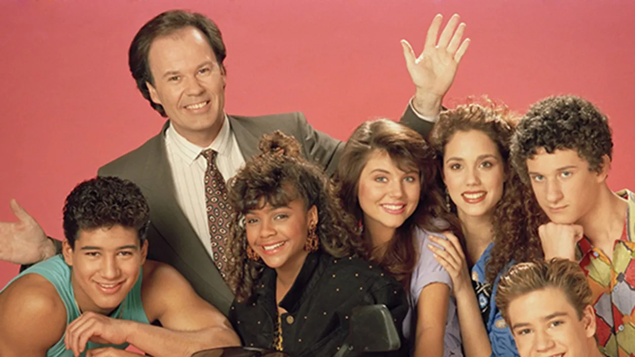 CE TRANSFORMARE! Va mai aduceti aminte de simpaticul Screech din Salvati de clopotel? Cum arata acum, cu burta, chelie si barba