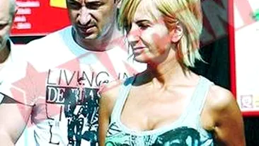 Daniela Gyorfi s-a lasat sarutata in parcare!