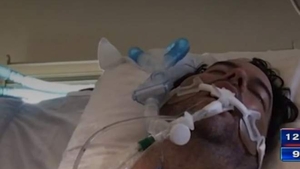 Un bărbat se zbate între viață și moarte, după ce fiul său l-a infectat cu COVID-19: ”L-am implorat să poarte mască”