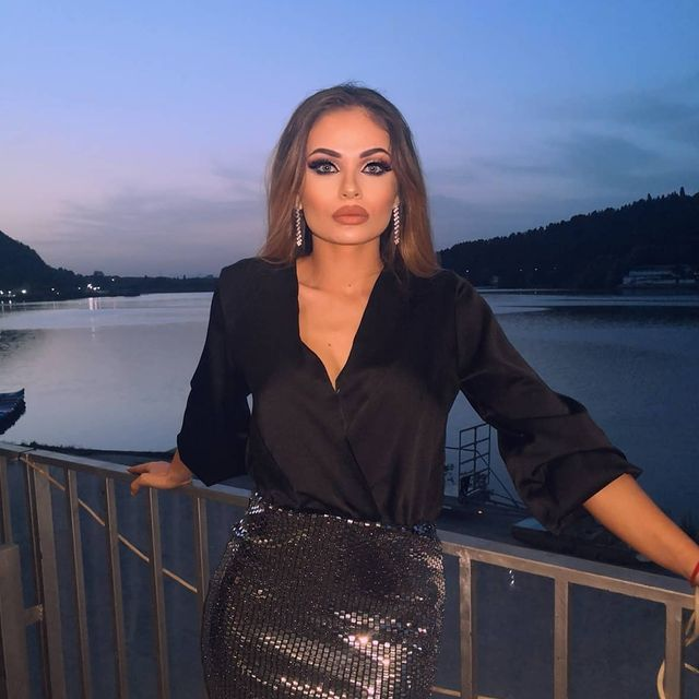 Petrova știe cum să își țină aproape miile de urmăritori (Foto: Instagram)