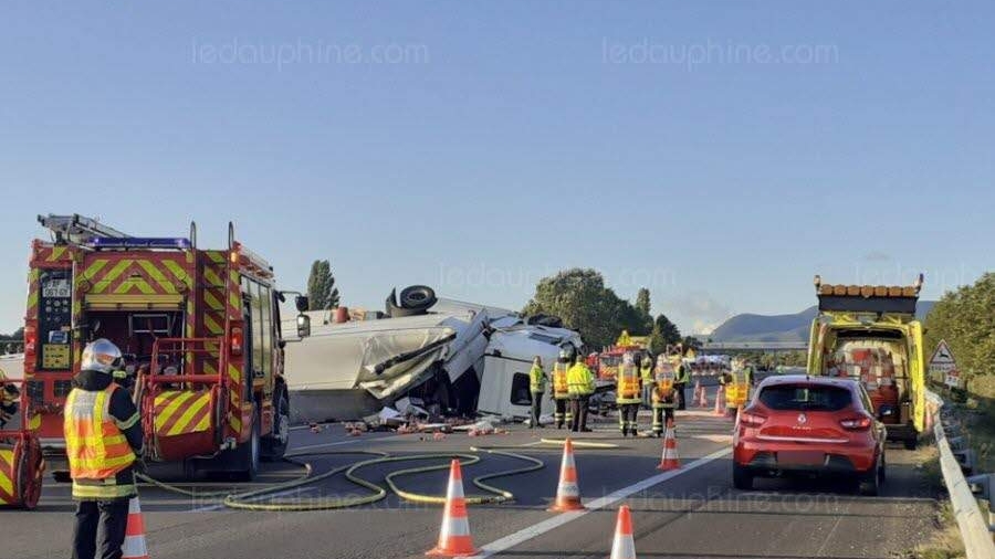 Un microbuz cu români a fost spulberat de un TIR, pe un drum din Franța! O persoană a murit, mai multe sunt grav rănite
