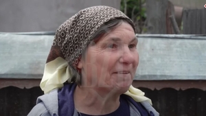 Văduva unui ieșean mort după ce a băut spirt contrafăcut, mărturie uluitoare: „Eu am scăpat că beau numai «Mona». Vodka e apă!”. VIDEO VIRAL