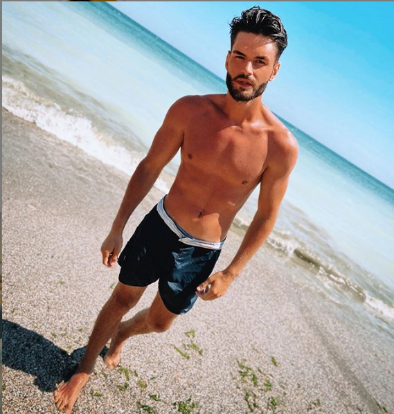 Pavel Stratan va turba de furie! Cleopatra e măritată la doar 17 ani! Indiciul care a scăpat pe internet