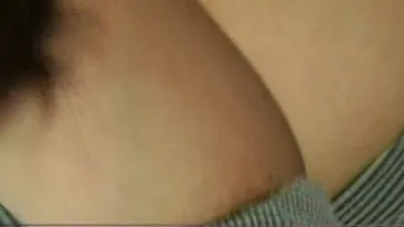 N-o sa iti vina sa crezi! Ce vedeta din Romania a venit la un eveniment monden cu par pe sani si oja sarita de pe unghiile de la picioare!