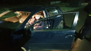 Dublă infracțiune pentru un tânăr de 20 de ani din Botoșani. A fost prins la volan, fără permis, când trebuia să stea în carantină