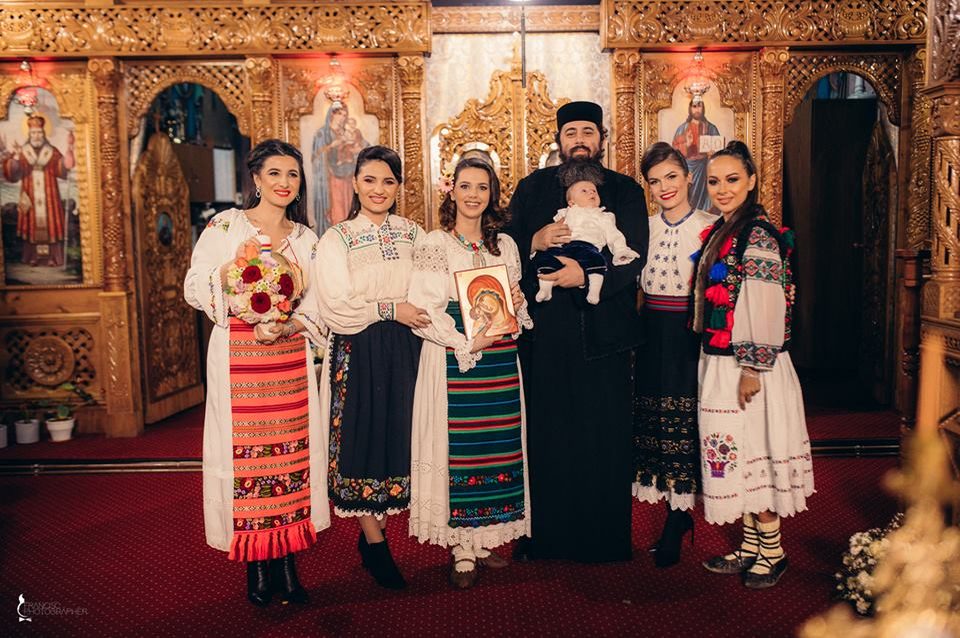 La doar 24 de ani se bucură de succes, este căsătorită cu un fiu de preot și are un băieţel! Află povestea inedită de viaţă a intrepretei de muzică populară Georgiana Lobonţ