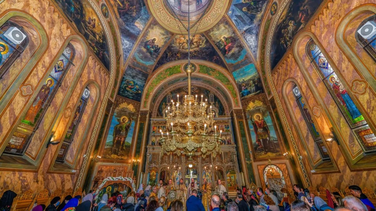 Locul din București în care scapi de farmece și blesteme. Sute de credincioși vin zilnic