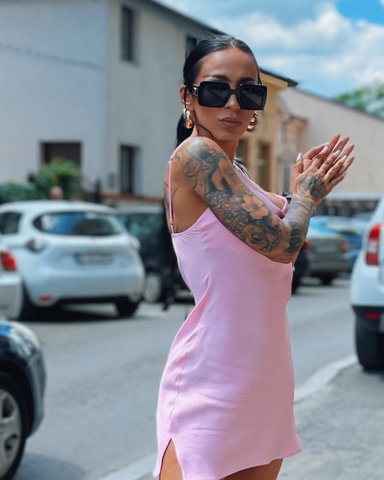 Cântăreața are o relație cu Robert, care datează de zece ani / (Sursa: Instagram)