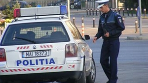 Si-a făcut dreptate cu pumnul! Un bărbat a snopit in bătaie doi elevi care ii amenintaseră nepotul