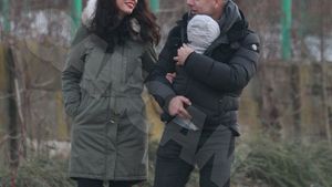 Primele imagini cu ”fata de la Loto” + soţul & bebeluşul de o lună! Ce familie fericită…