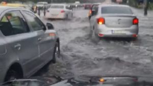 Bucureștenii au primit din nou mesaj RO-Alert. Este COD PORTOCALIU de vreme rea