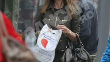 Romanita Iovan cumpara carti!