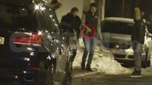CANCAN.ro a obţinut dovada relaţiei secrete. Fosta doamnă Borcea & amantul-şofer s-au sărutat în parcare, la 2 dimineaţa!
