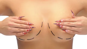 Ce se întâmplă cu silicoanele unei femei după ce moare! Detalii incredibile de la oamenii care lucrează la pompe funebre