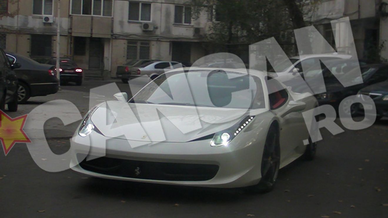 Dupa ce a procurorii l-au audiat pentru posesie de dorguri, Adrian Minune a parasit Bucurestiul de urgenta