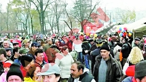 Ziua Nationala, sarbatorita in strada cu fasole si carnati