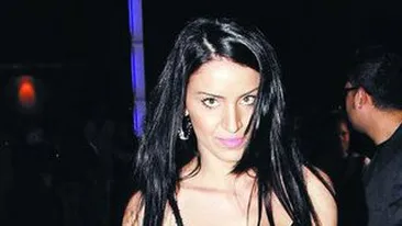 Adelina a fost la un pas sa strice petrecerea unui pusti de 18 ani. A lesinat in camera de hotel