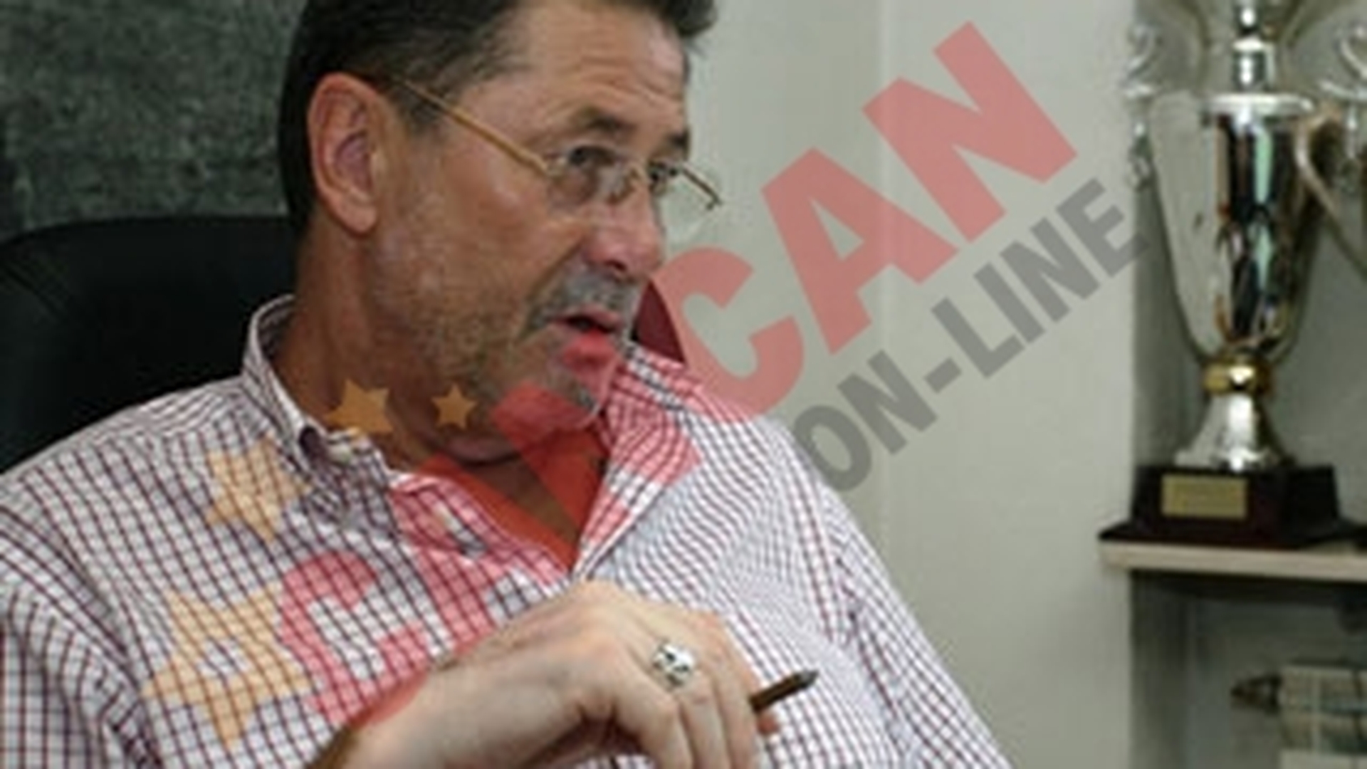 Razboi total Dinu – Becali: "O rusine" - "Un cersetor"