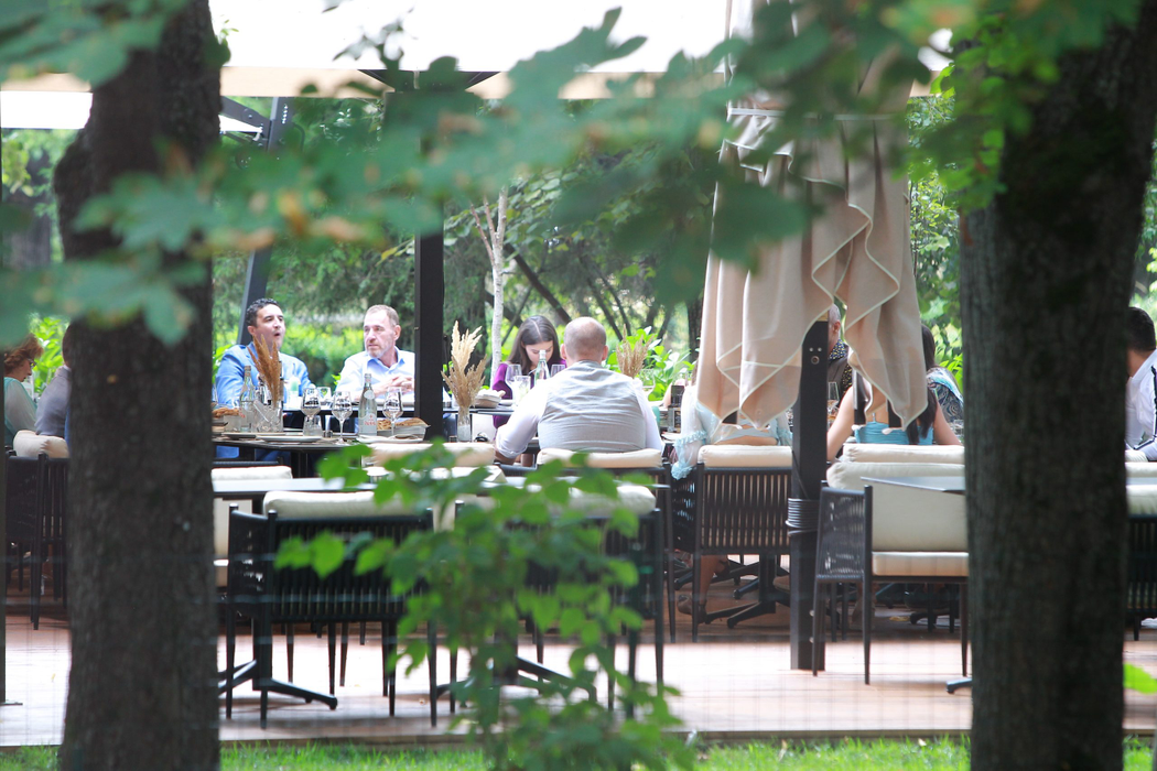 Invitații la cununia lui Lucian Becali s-au retras la un restaurant din Herăstrău