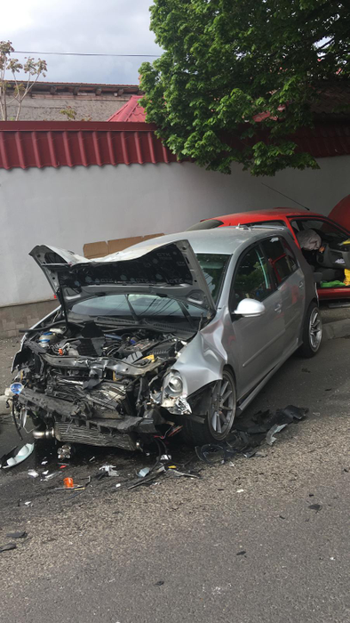 Accident grav la Constanța. O persoană a murit după ce s-a izbit frontal cu mașina de un copac VIDEO