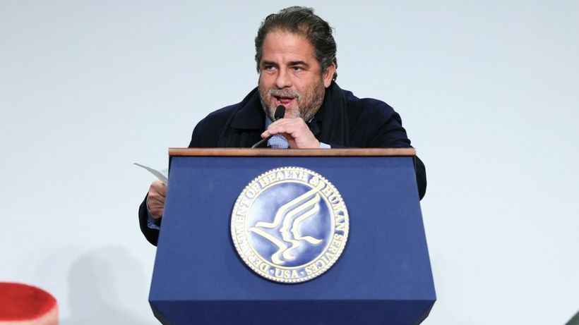 Brett Ratner, regizorul documentarului despre Melania Trump, neagă că ar fi avut legături cu Jeffrey Epstein. Ce arată, însă, imaginile publicate recent